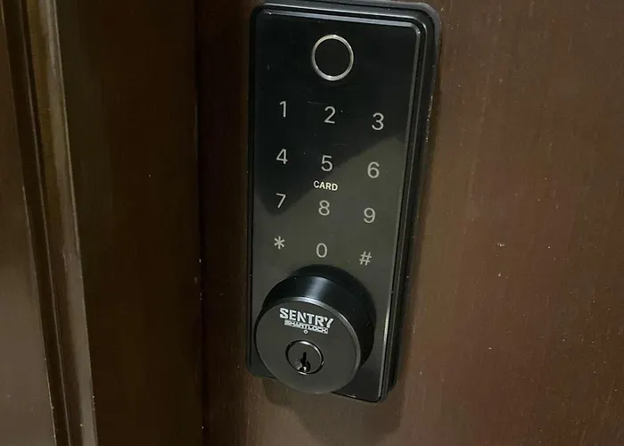 Apartment Mc Kinley Away From *